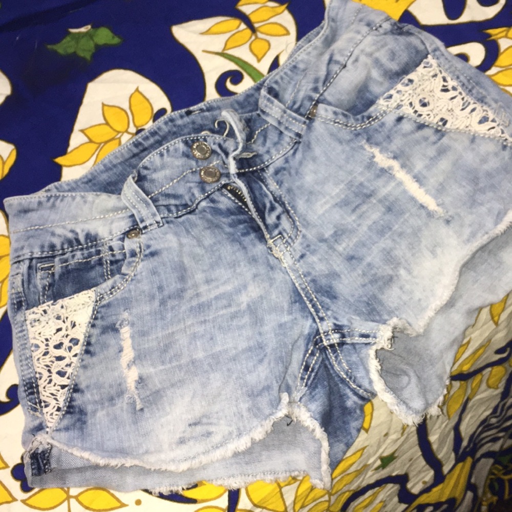 9/10 🎿 Lacy Rue 21 Short Shorts